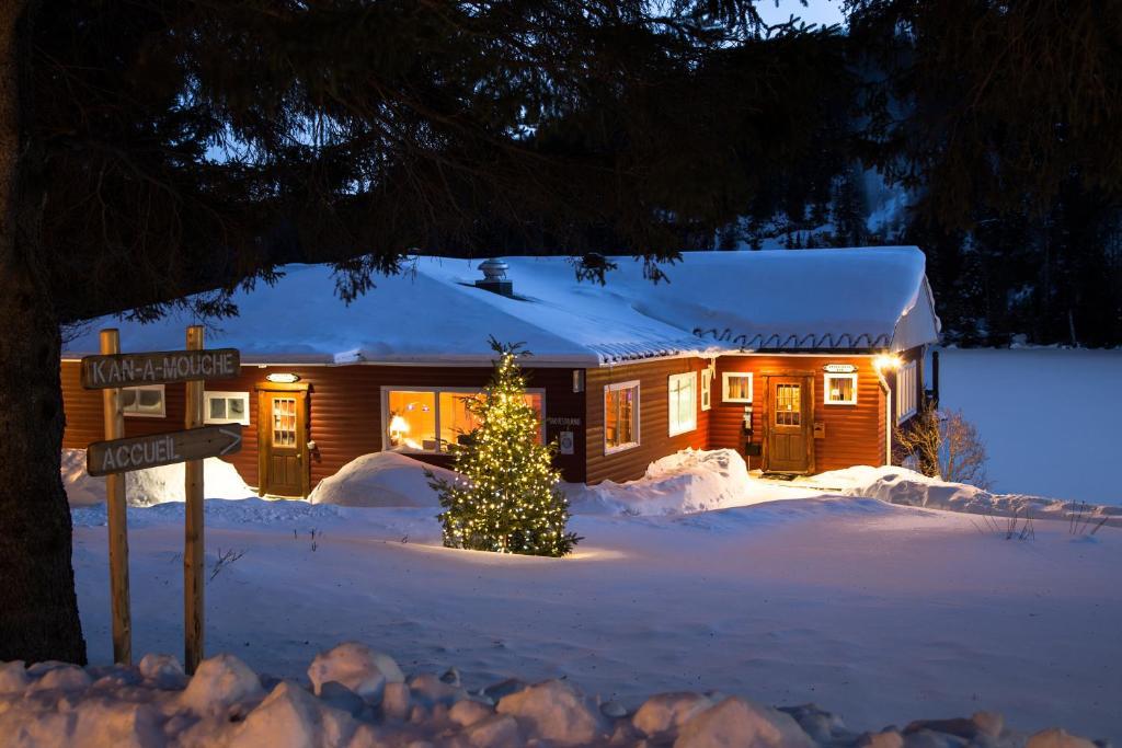 Kan-à-Mouche Pourvoirie Auberge et Chalets Saint-Michel Exterior foto