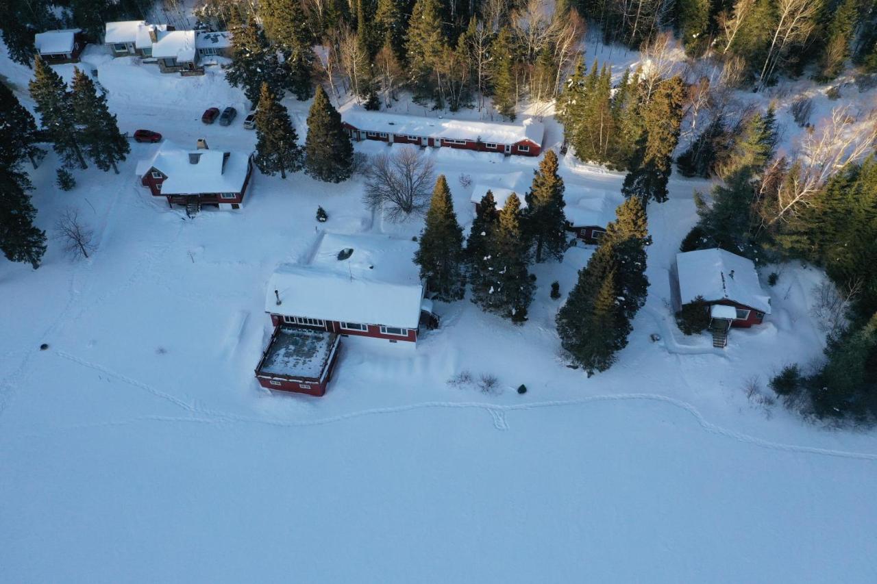 Kan-à-Mouche Pourvoirie Auberge et Chalets Saint-Michel Exterior foto